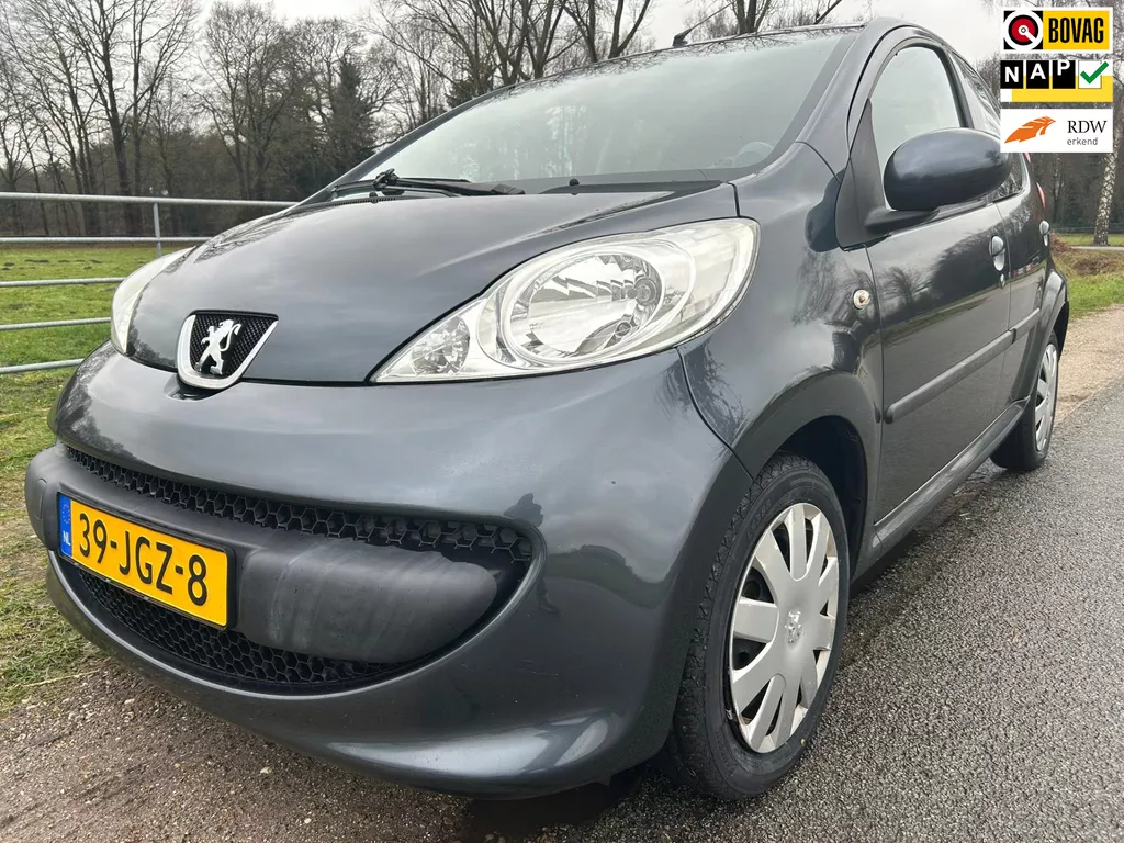 Peugeot 107 1.0-12V XS 4 nieuwe banden airco