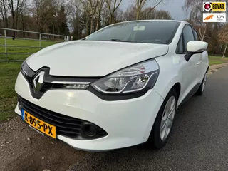 Renault Clio 1.2 16V met navigatie en stoelverwarming