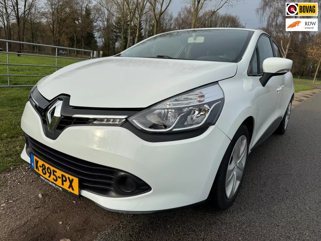Renault Clio 1.2 16V met navigatie en stoelverwarming