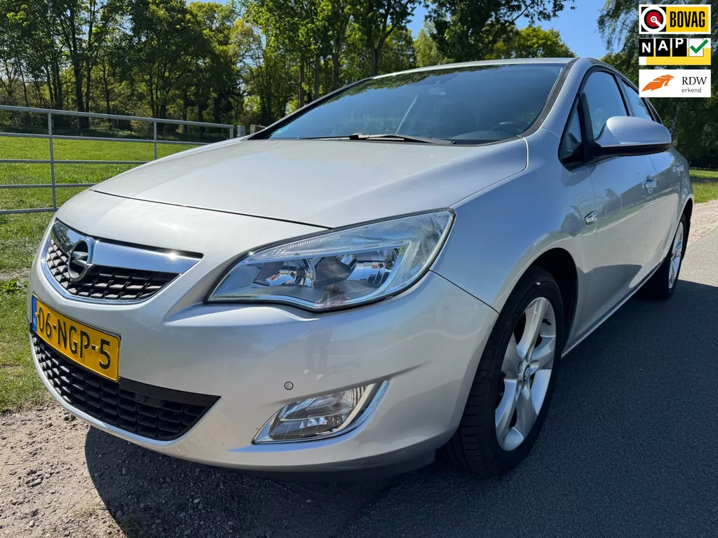 Opel Astra 1.6 Edition top onderhouden|navigatie