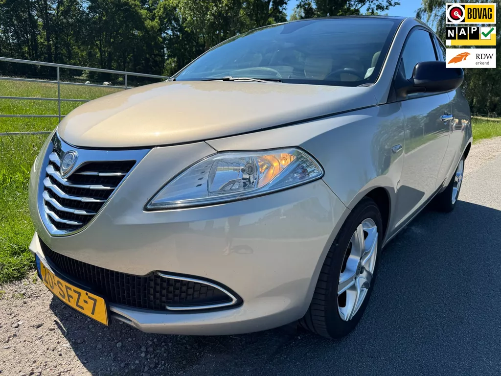 Lancia Ypsilon 0.9 TwinAir Silver AUTOMAAT met schuifdak, leder en airco