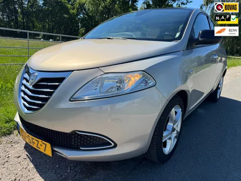 Lancia Ypsilon 0.9 TwinAir Silver AUTOMAAT met schuifdak, leder en airco