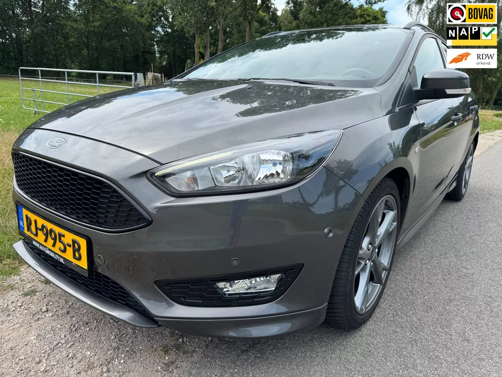 Ford Focus Wagon 1.0 ST-Line nieuwe distributie, dealer ond. + gechipt en prachtige staat