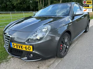 Alfa Romeo Giulietta 1.7 TBi Quadrifoglio Verde 235PK met leder, navigatie en schuifdak
