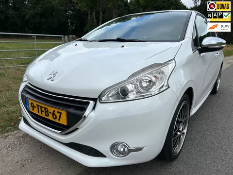 Peugeot 208 1.2 VTi Allure dealer ond. prachtige staat en luxe