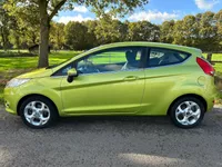 Ford Fiesta 1.25 Titanium trekhaak airco en zeer netjes Foto