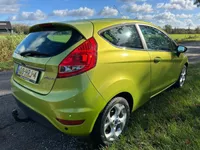 Ford Fiesta 1.25 Titanium trekhaak airco en zeer netjes Foto