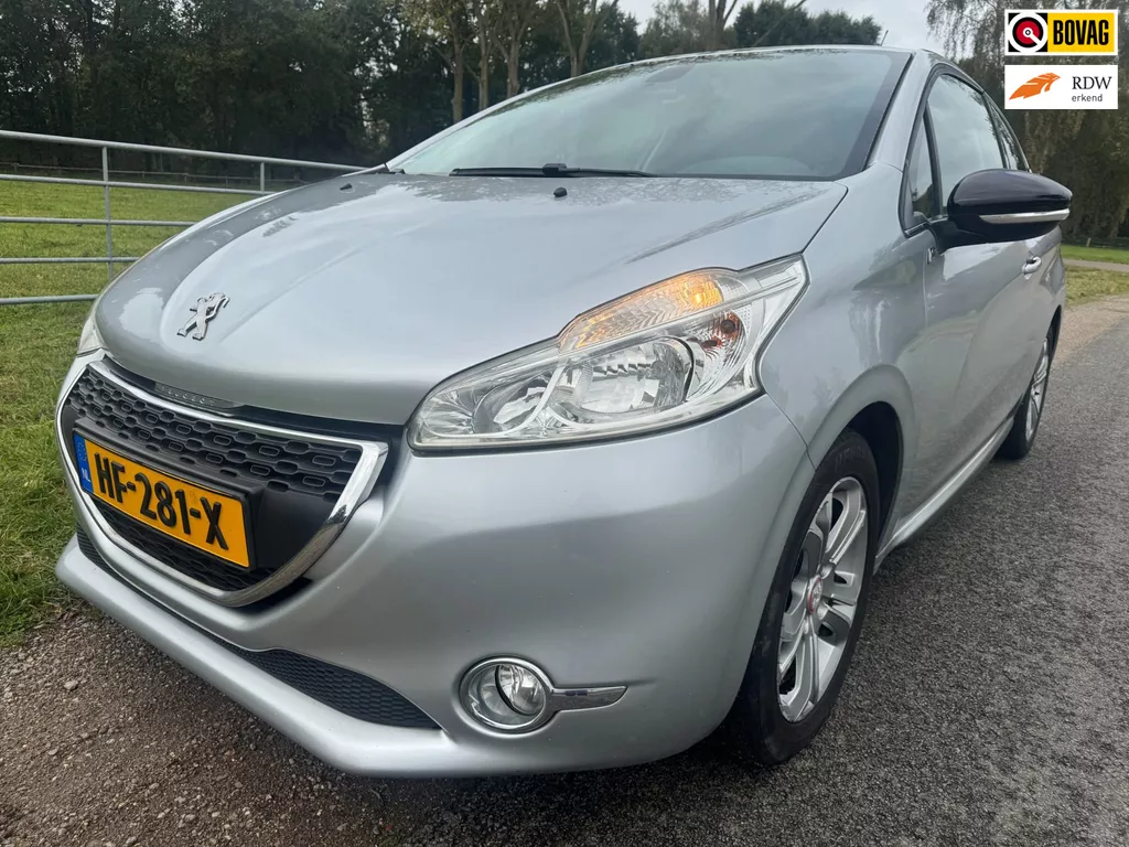 Peugeot 208 1.2 VTi Envy navigatie|climate control|cruise control|half leder