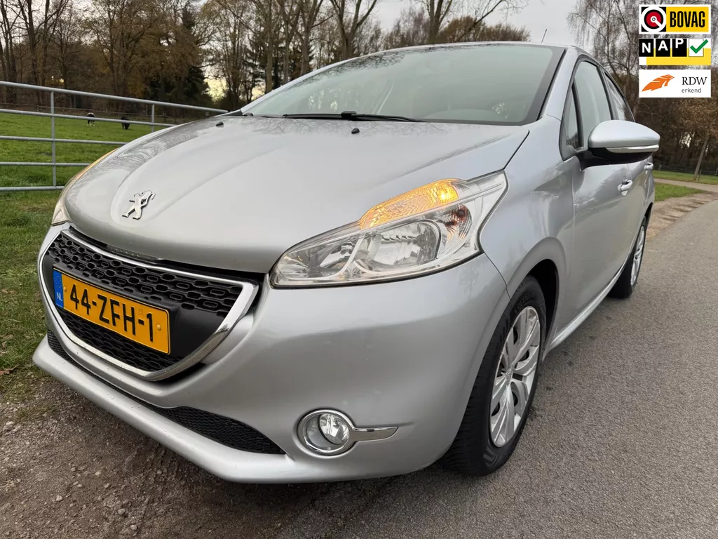 Peugeot 208 1.2 VTi Blue Lease met airco en cruise control