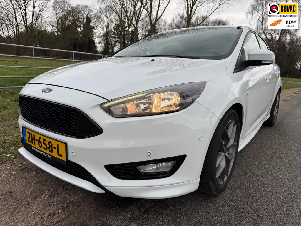 Ford Focus 1.0 ST-Line top onderhouden en prachtige staat